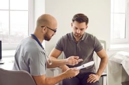 Biopsie testiculaire : qu’est-ce que c’est et à quoi sert-elle ?